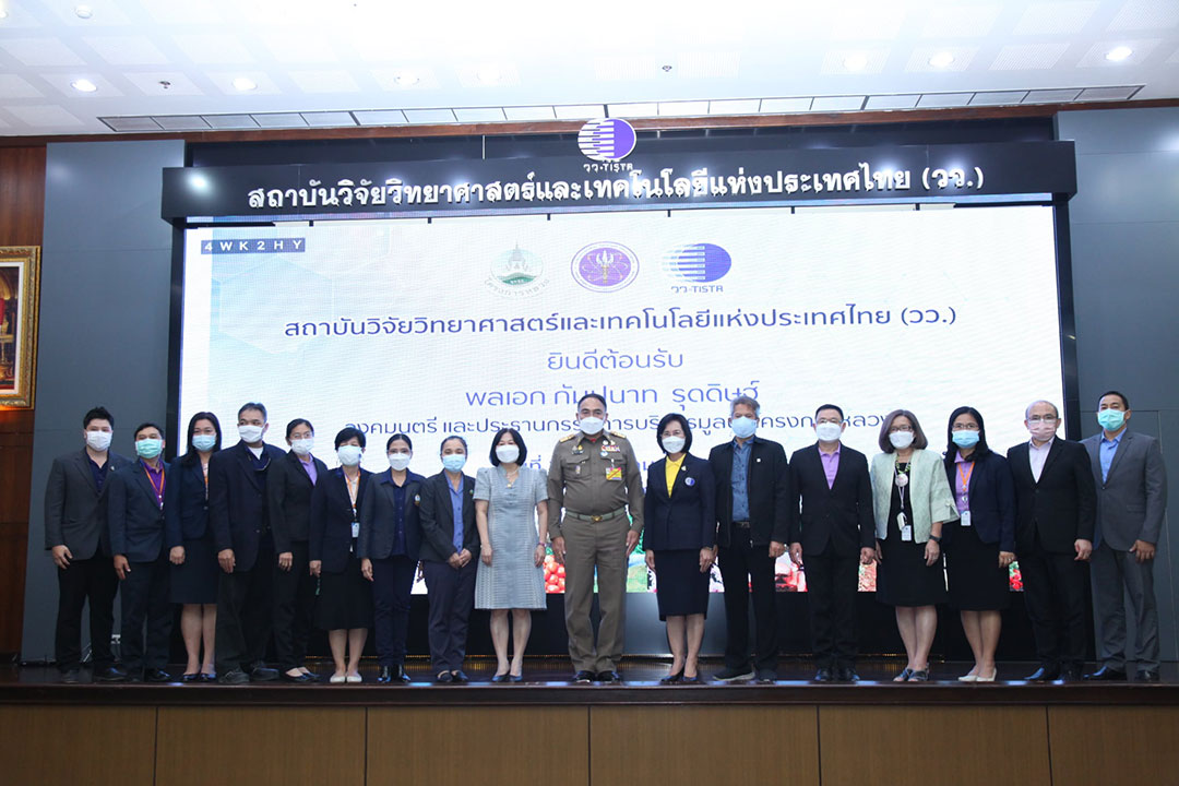 พลเอก กัมปนาท รุดดิษฐ์ ประธานกรรมการบริหารมูลนิธิโครงการหลวง เปิดงาน “วิถีเกษตร  BCG  ขับเคลื่อนเศรษฐกิจพอเพียง”