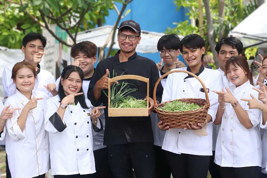 คณะท่องเที่ยวฯ มธบ. จัดเวิร์คช้อป “A day with Chef Kapom @DPU”  ปั้น”เชฟทำอาหาร” สู่ Soft Power